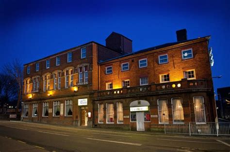 hotels in newcastle-under-lyme  Our booking guide lists everything from the top 10 luxury hotels to budget/cheap hotels in Newcastle Under